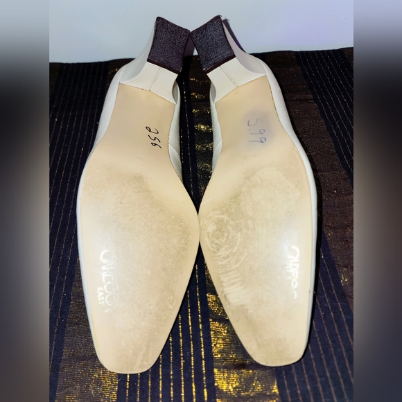 Caressa East size10M Style Oakley Square Toe Off White Vintage Pumps Chunky Heel - Picture 8 of 16